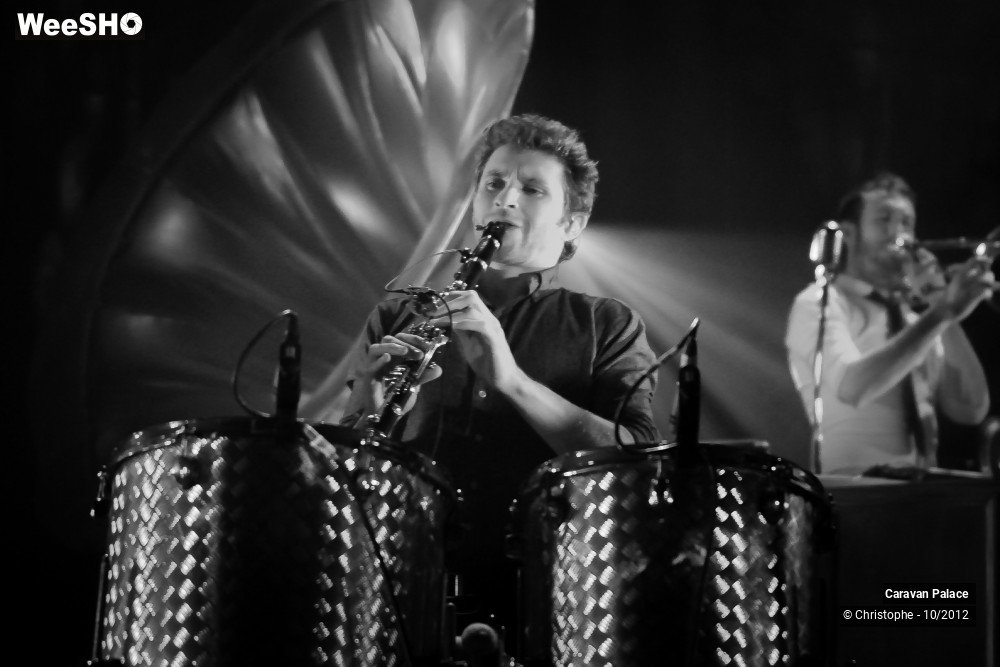 12/44 photos du spectacle Caravan Palace