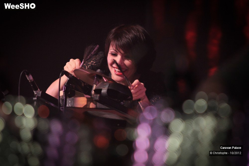 17/44 photos du spectacle Caravan Palace