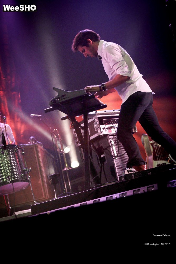 23/44 photos du spectacle Caravan Palace