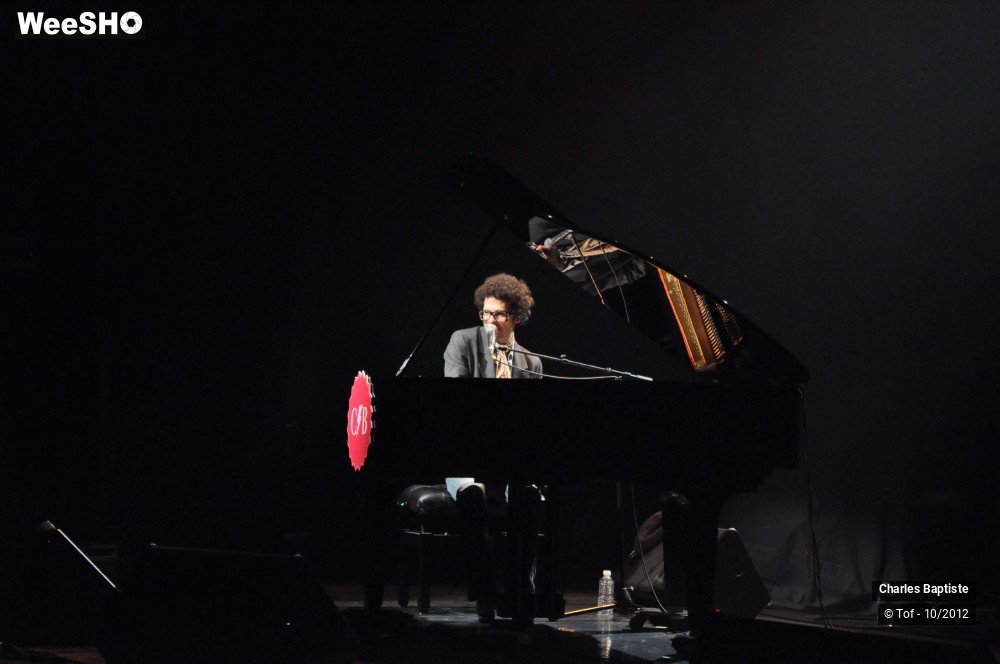 17/33 photos du spectacle Charles Baptiste