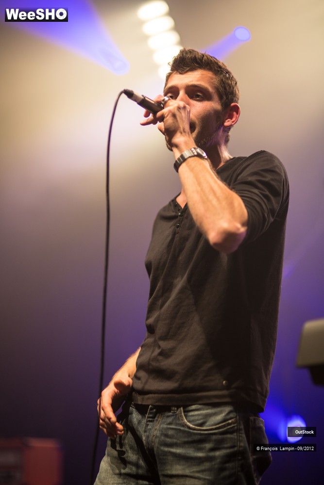 2/12 photos du spectacle OutStock
