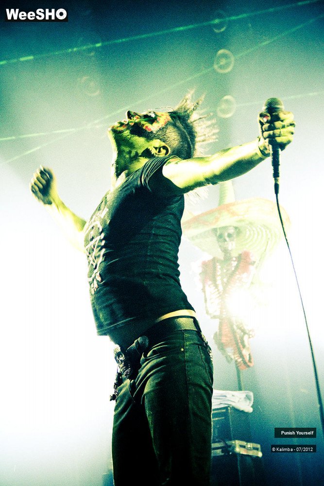 13/14 photos du spectacle Punish Yourself