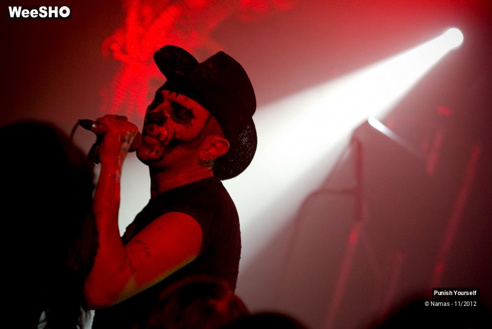 1/42 photos du spectacle Punish Yourself