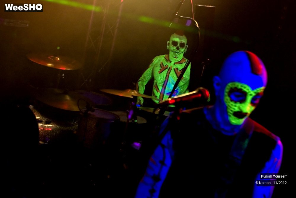 2/42 photos du spectacle Punish Yourself