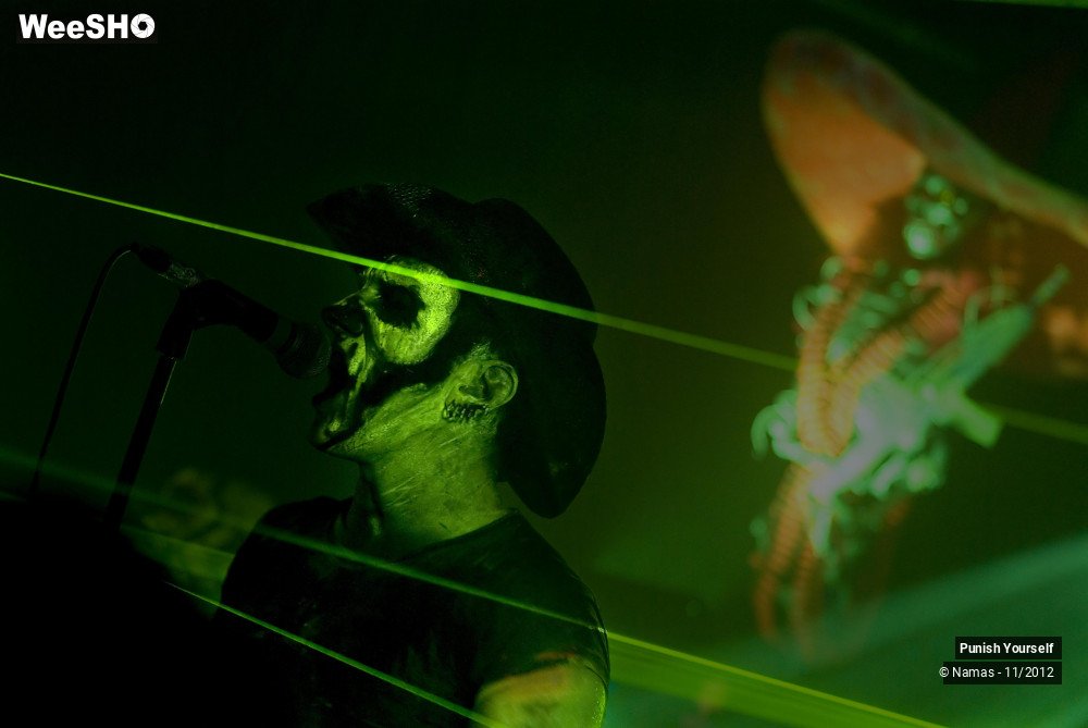 4/42 photos du spectacle Punish Yourself