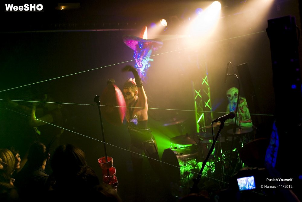 12/42 photos du spectacle Punish Yourself