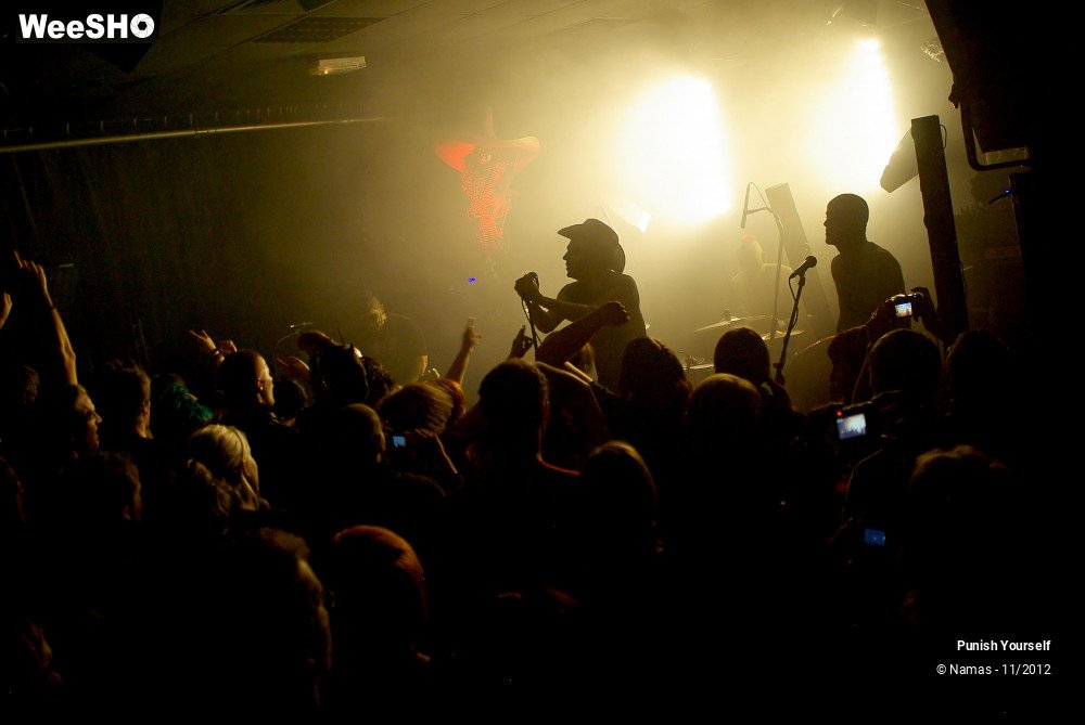 18/42 photos du spectacle Punish Yourself