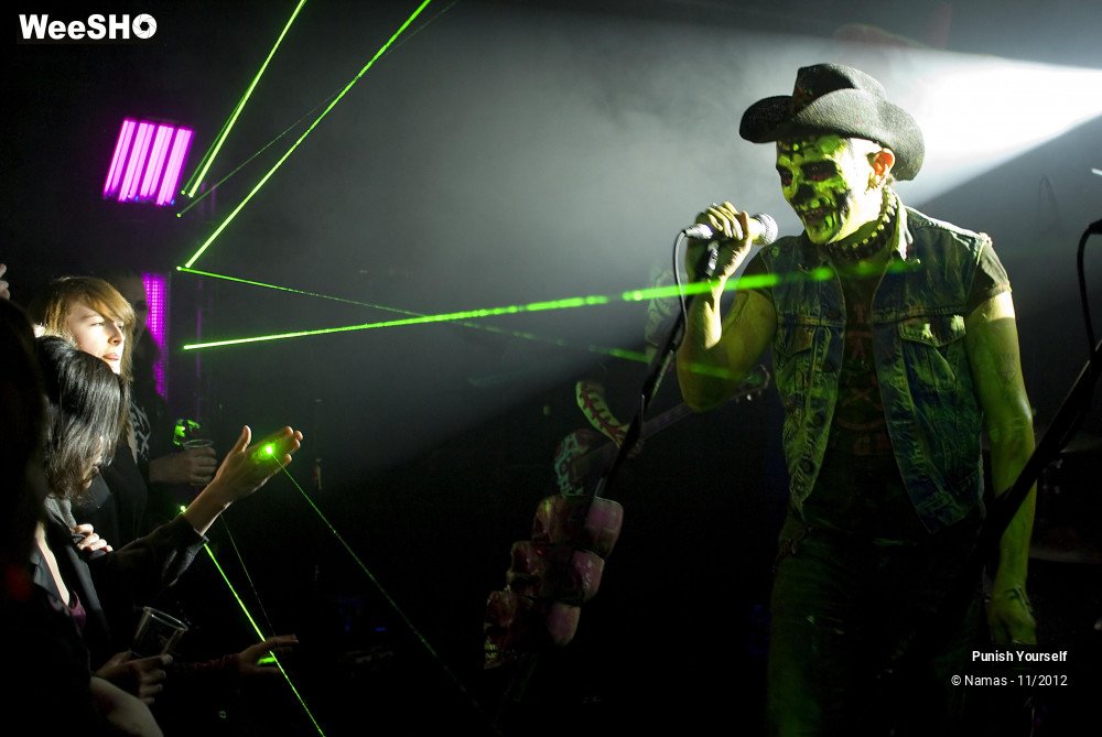 19/42 photos du spectacle Punish Yourself
