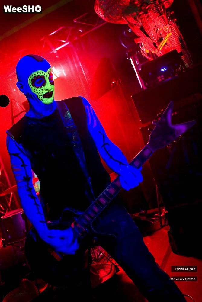 32/42 photos du spectacle Punish Yourself