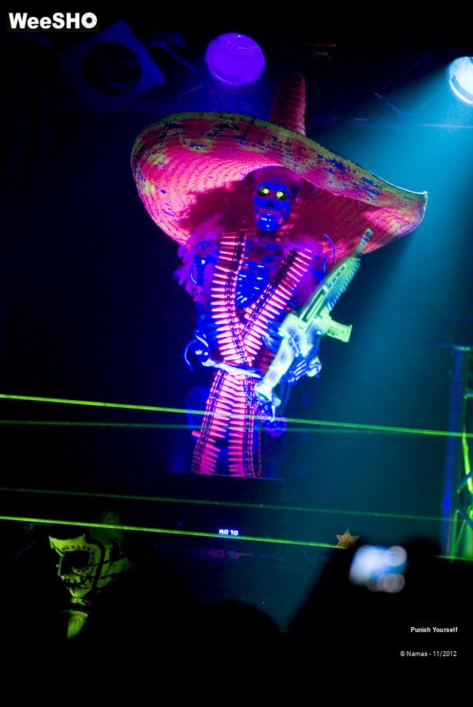 36/42 photos du spectacle Punish Yourself