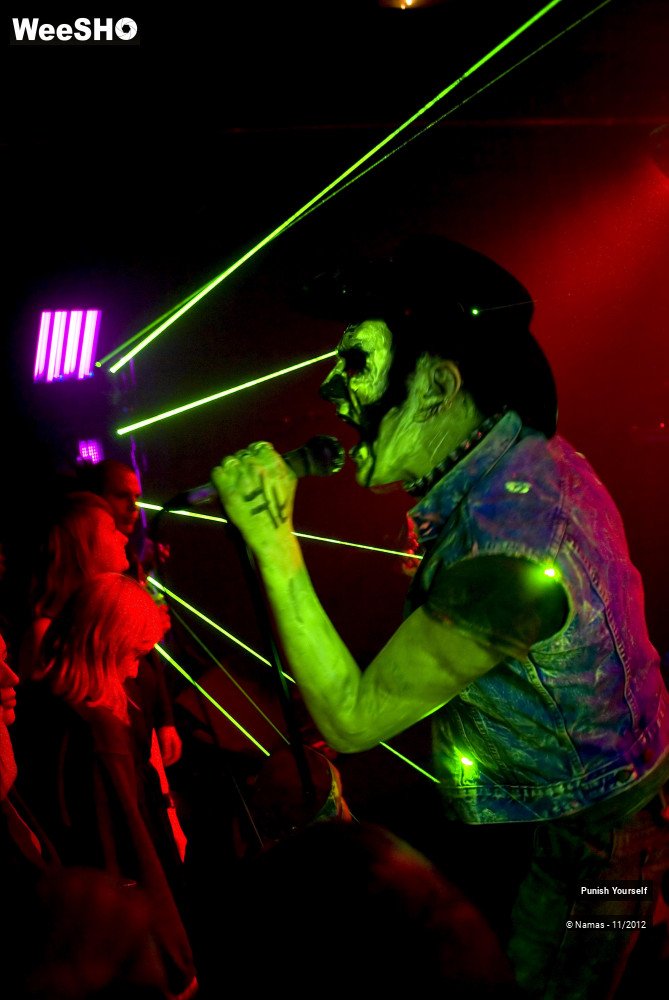 40/42 photos du spectacle Punish Yourself