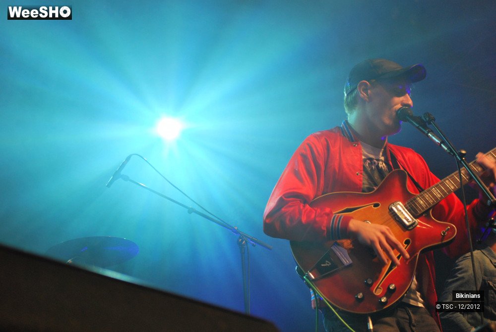 16/18 photos du spectacle Bikinians