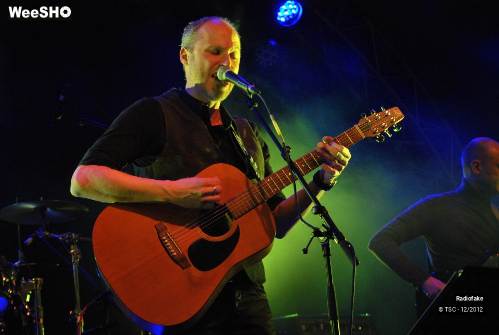 2/10 photos du spectacle Radiofake