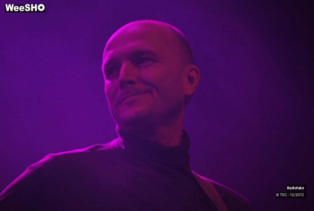 9/10 photos du spectacle Radiofake
