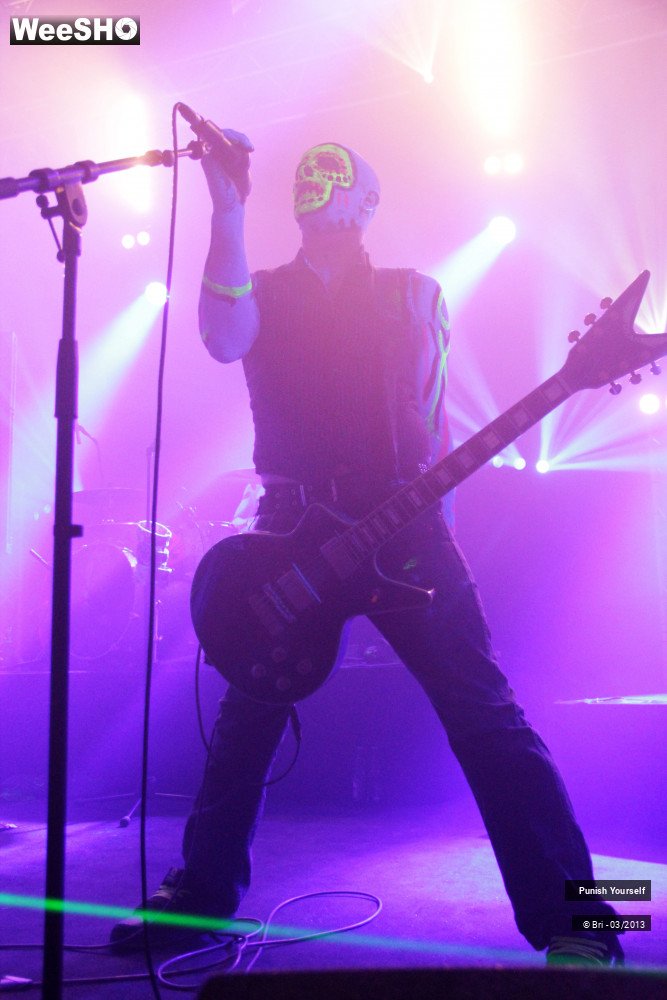 20/22 photos du spectacle Punish Yourself