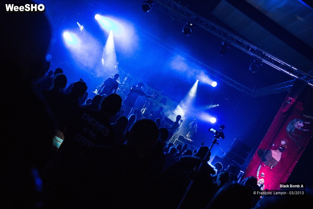 30/40 photos du spectacle Black Bomb A