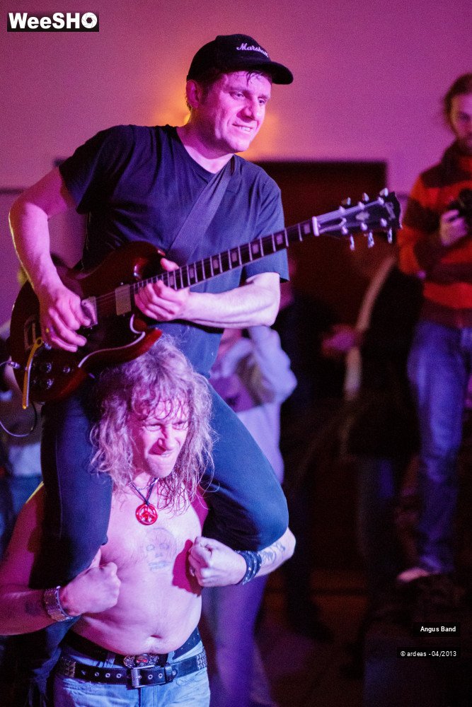 18/31 photos du spectacle Angus Band