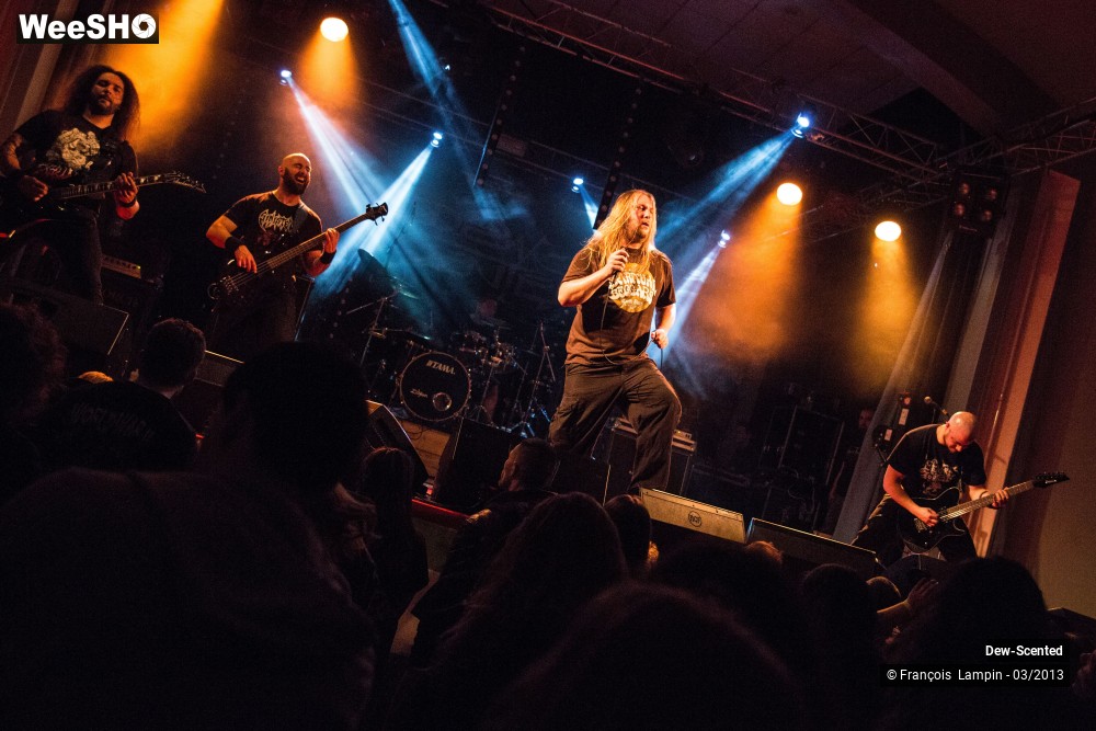 29/50 photos du spectacle Dew-Scented