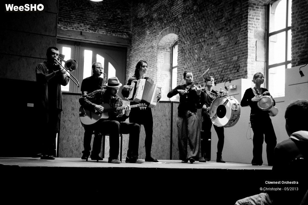 15/44 photos du spectacle Clownest Orchestra
