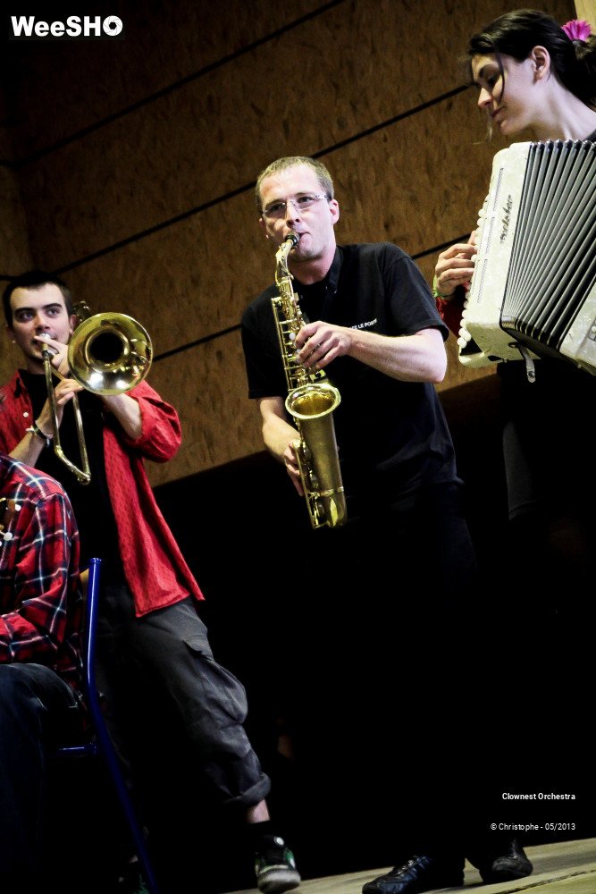 25/44 photos du spectacle Clownest Orchestra