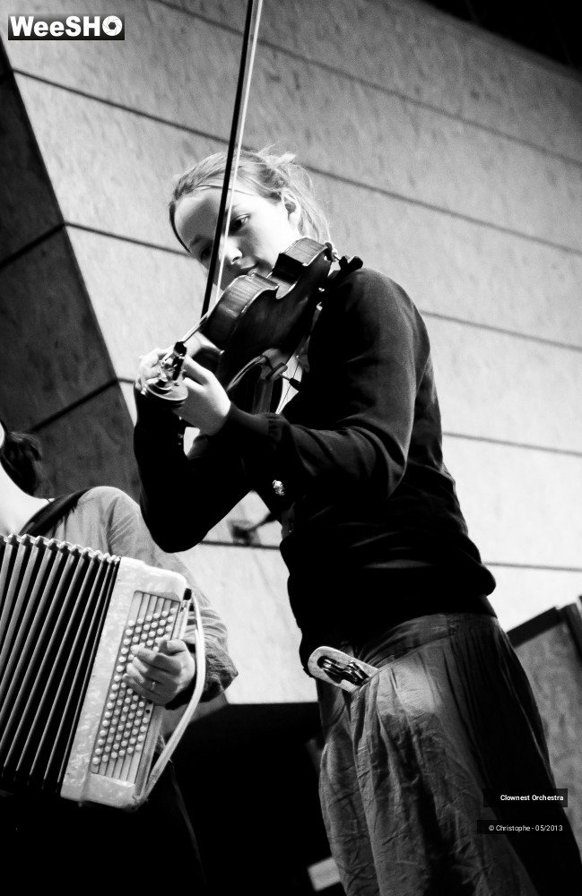 30/44 photos du spectacle Clownest Orchestra