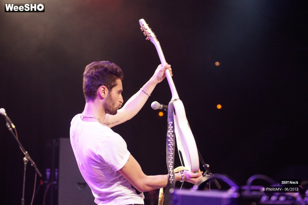 8/39 photos du spectacle Stiff Neck