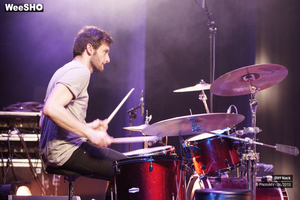 16/39 photos du spectacle Stiff Neck