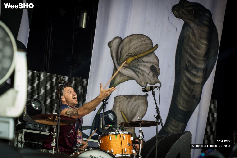 19/27 photos du spectacle Rival Sons