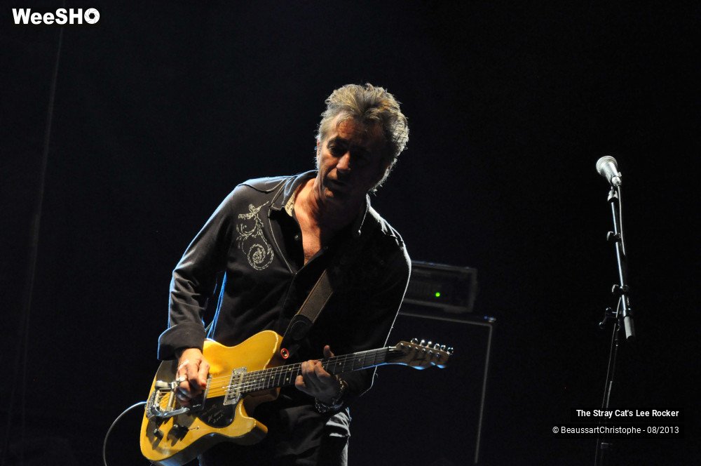 44/49 photos du spectacle The Stray Cat's Lee Rocker