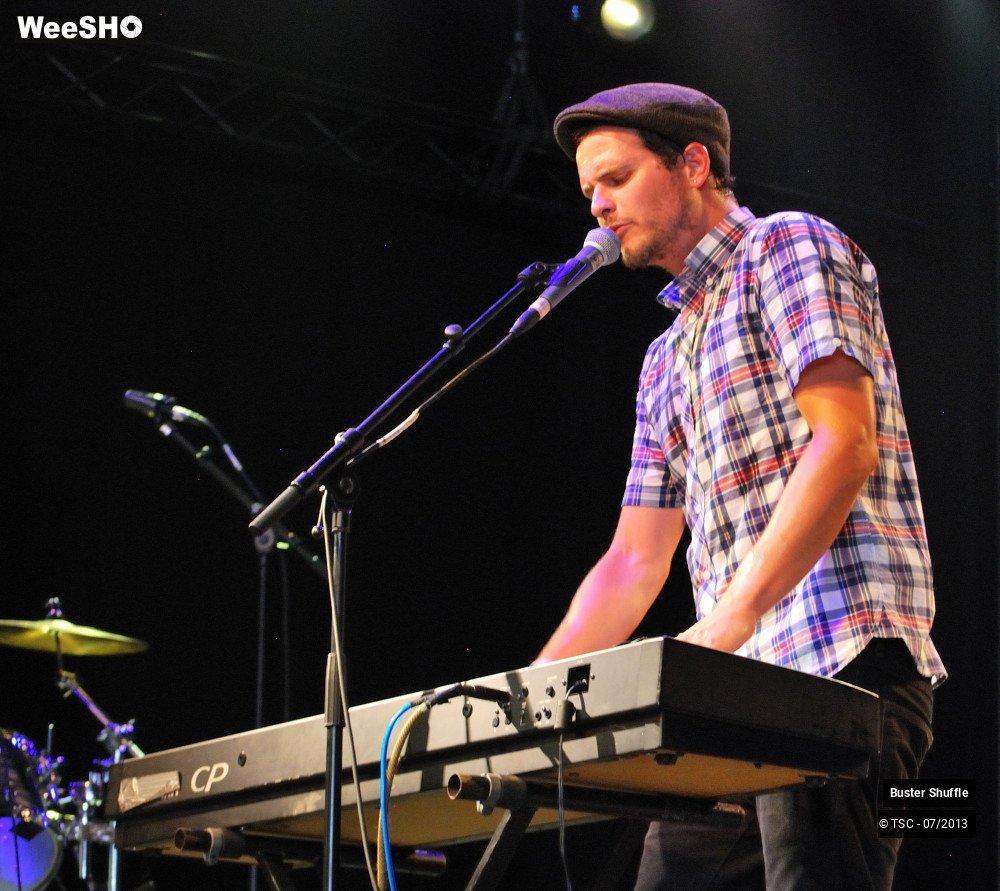 1/30 photos du spectacle Buster Shuffle