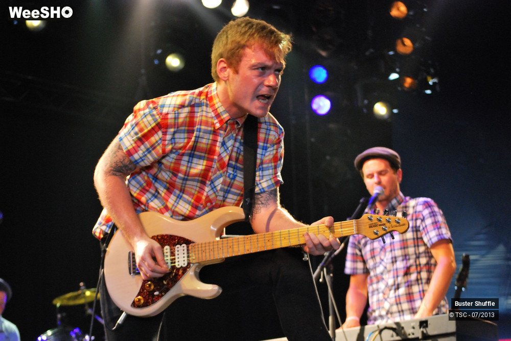 14/30 photos du spectacle Buster Shuffle