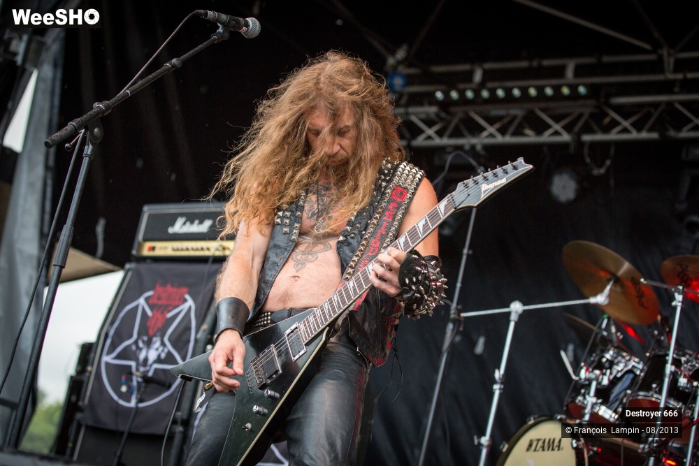 8/23 photos du spectacle Destroyer 666