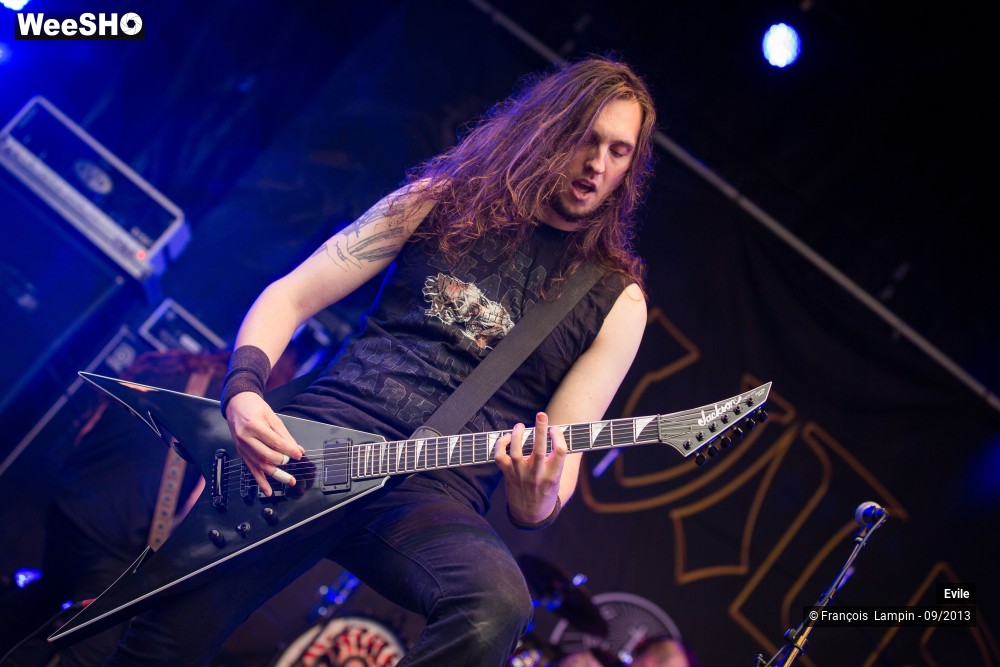 4/37 photos du spectacle Evile