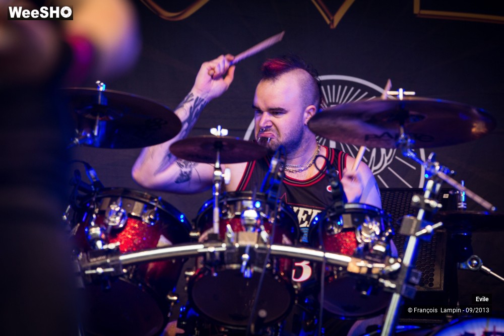 6/37 photos du spectacle Evile