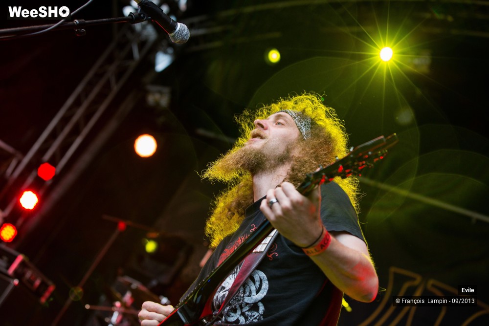 8/37 photos du spectacle Evile