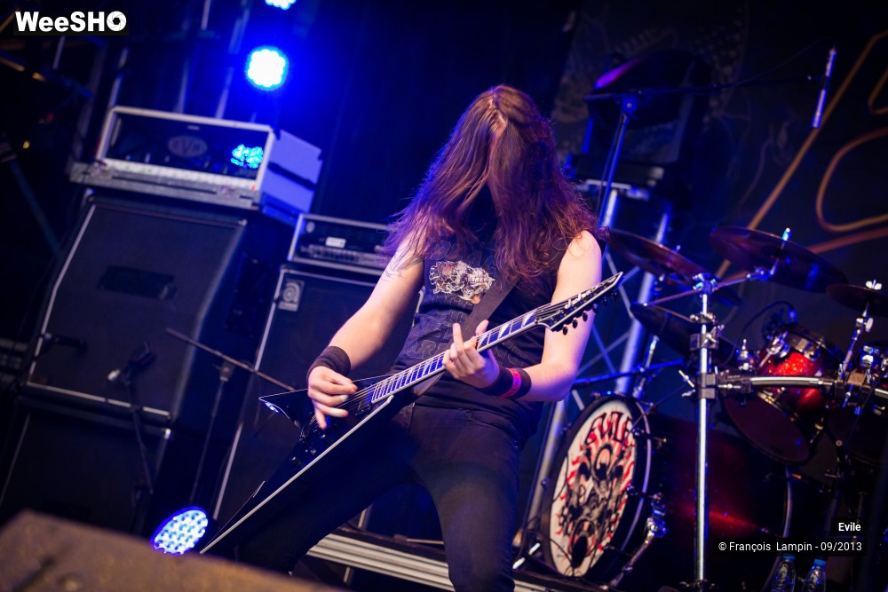 33/37 photos du spectacle Evile