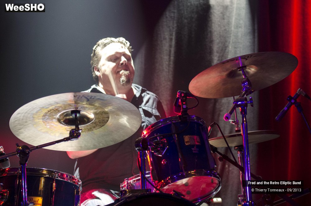 19/31 photos du spectacle Fred and the Retro Elliptic Band