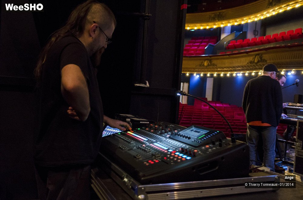 17/31 photos du spectacle Ange Balances