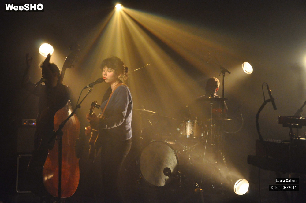 2/45 photos du spectacle Laura Cahen