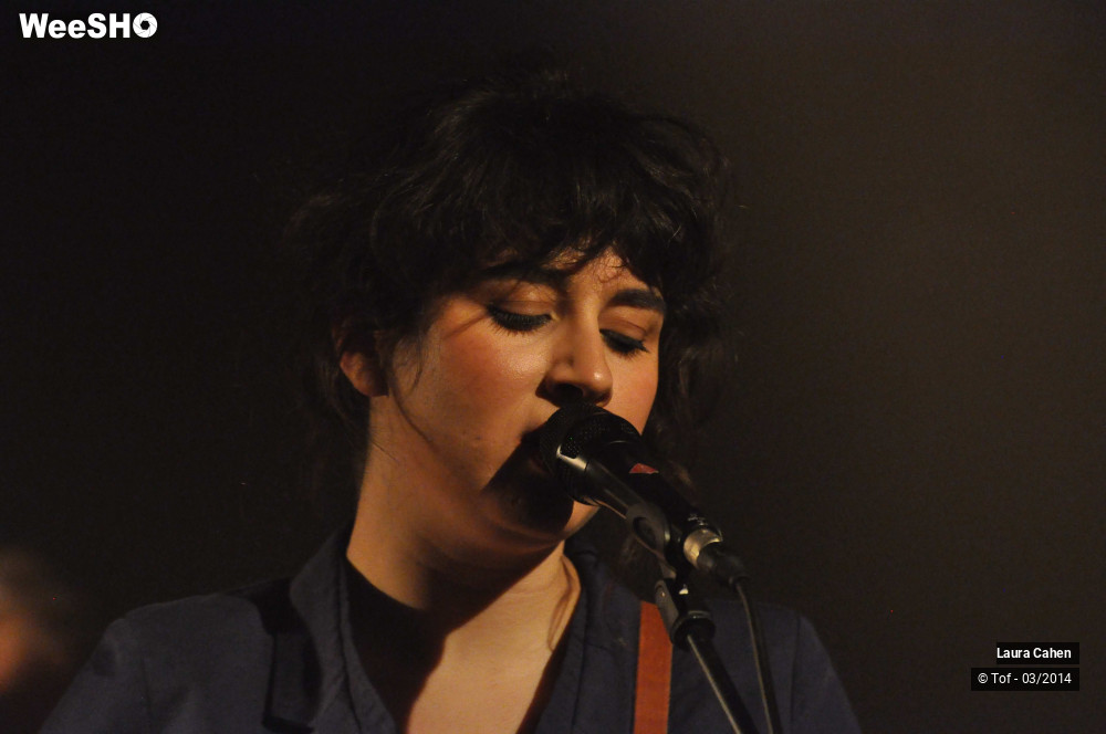 10/45 photos du spectacle Laura Cahen