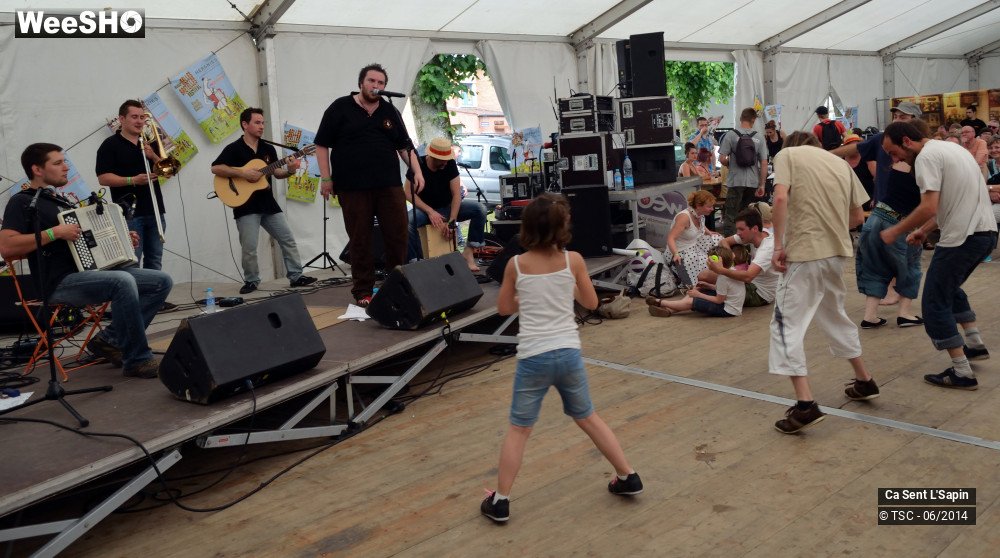 16/38 photos du spectacle Ca sent L'sapin