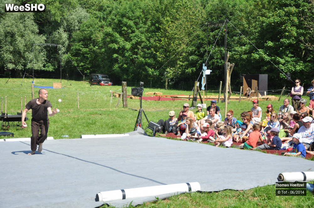 1/36 photos du spectacle Ako, petite pièce jonglée et gesticulée