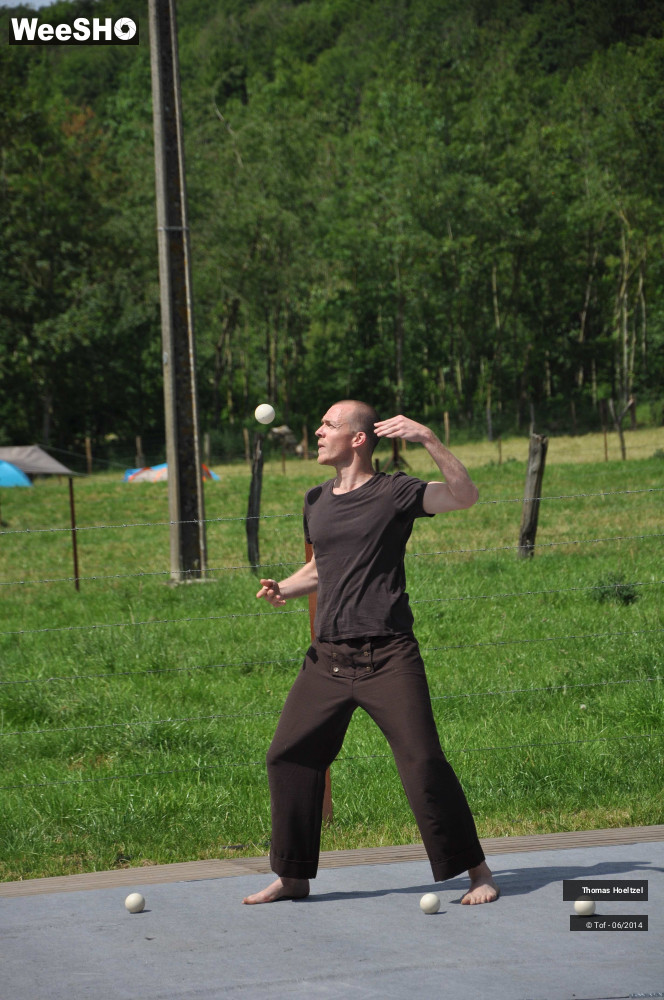 4/36 photos du spectacle Ako, petite pièce jonglée et gesticulée