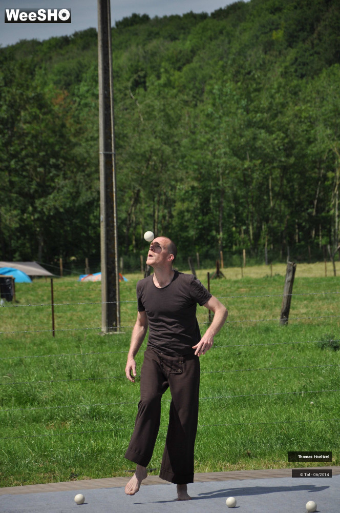 5/36 photos du spectacle Ako, petite pièce jonglée et gesticulée