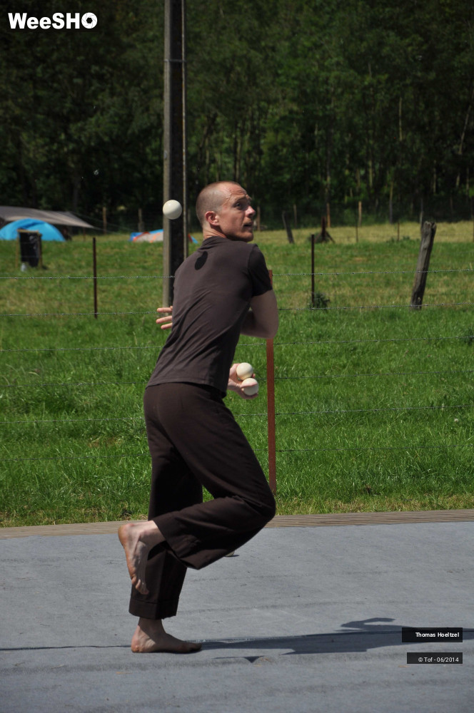 6/36 photos du spectacle Ako, petite pièce jonglée et gesticulée