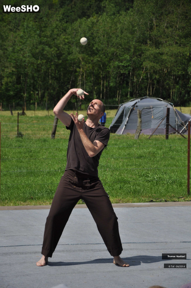 10/36 photos du spectacle Ako, petite pièce jonglée et gesticulée
