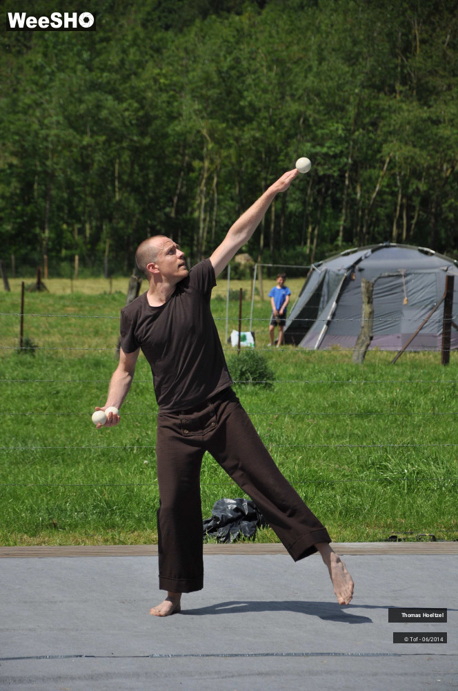 11/36 photos du spectacle Ako, petite pièce jonglée et gesticulée