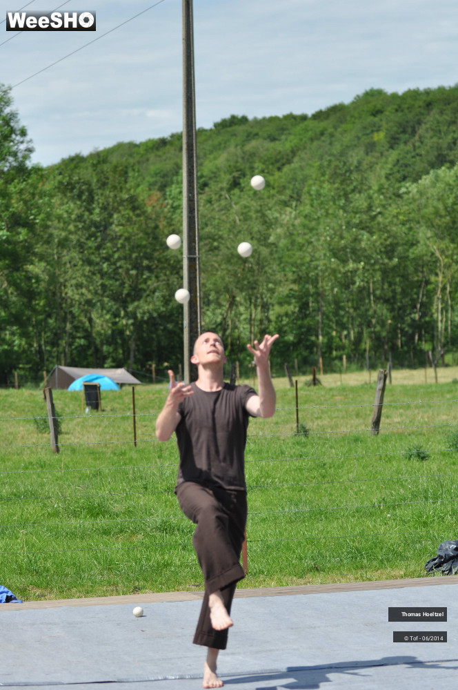 14/36 photos du spectacle Ako, petite pièce jonglée et gesticulée