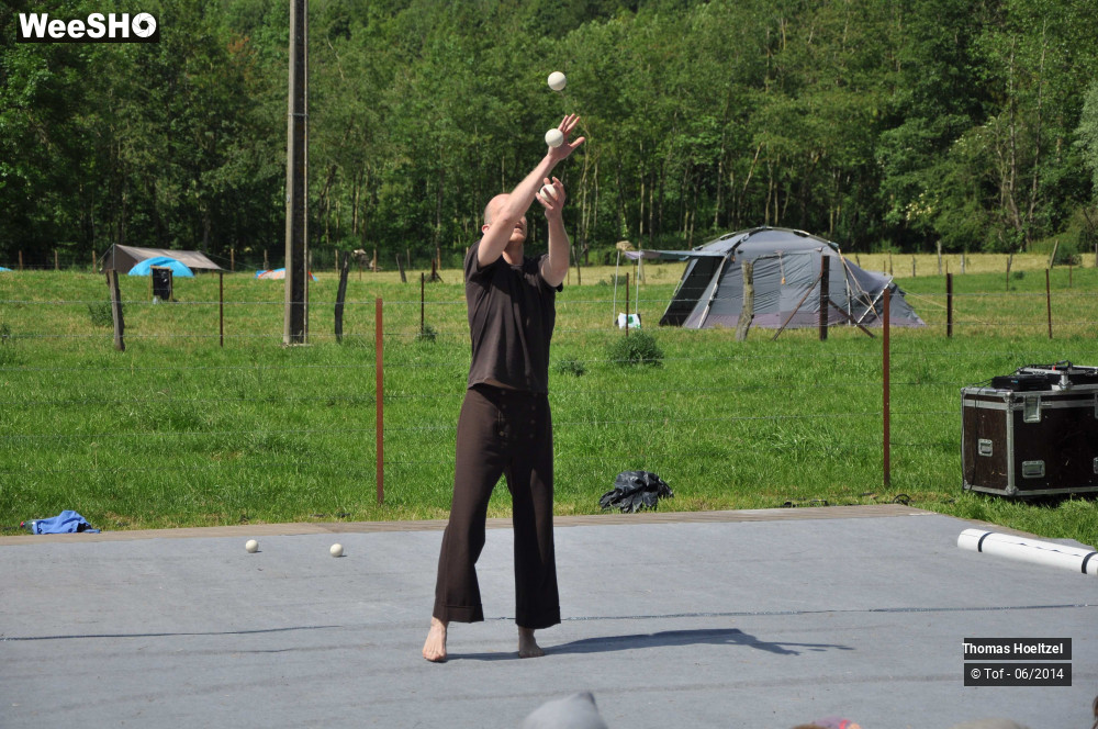 21/36 photos du spectacle Ako, petite pièce jonglée et gesticulée