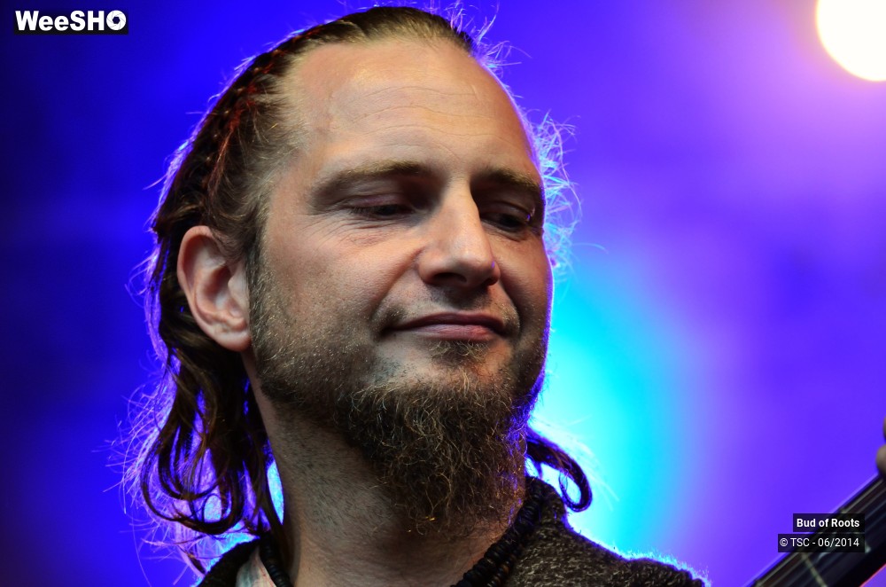 10/44 photos du spectacle Bud of Roots